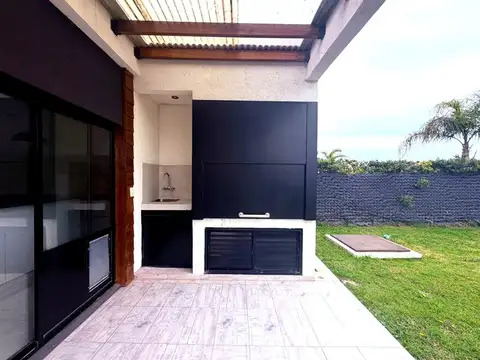 Casa en Venta en Laguna Azul, USD 97.999