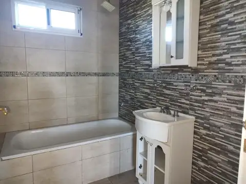 Casa 5 ambientes con 2 baños