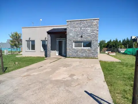 Hermosa y comoda casa en alquiler de 3 dormitorios y escrito