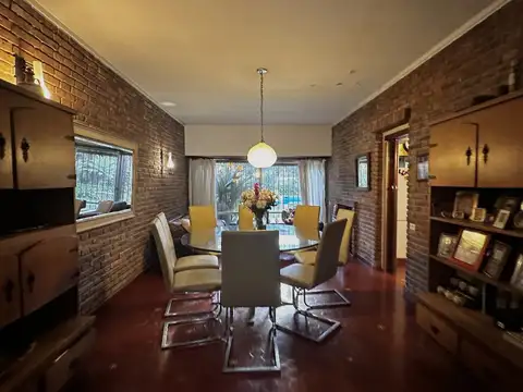 Casa 5 ambientes con 4 baños