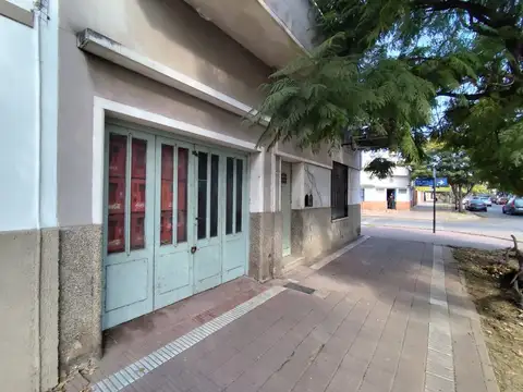 VENTA CASA ESQUI Bº PUEYRREDON EXCELENTE UBICACION