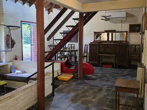 Casa 4 ambientes con 2 baños