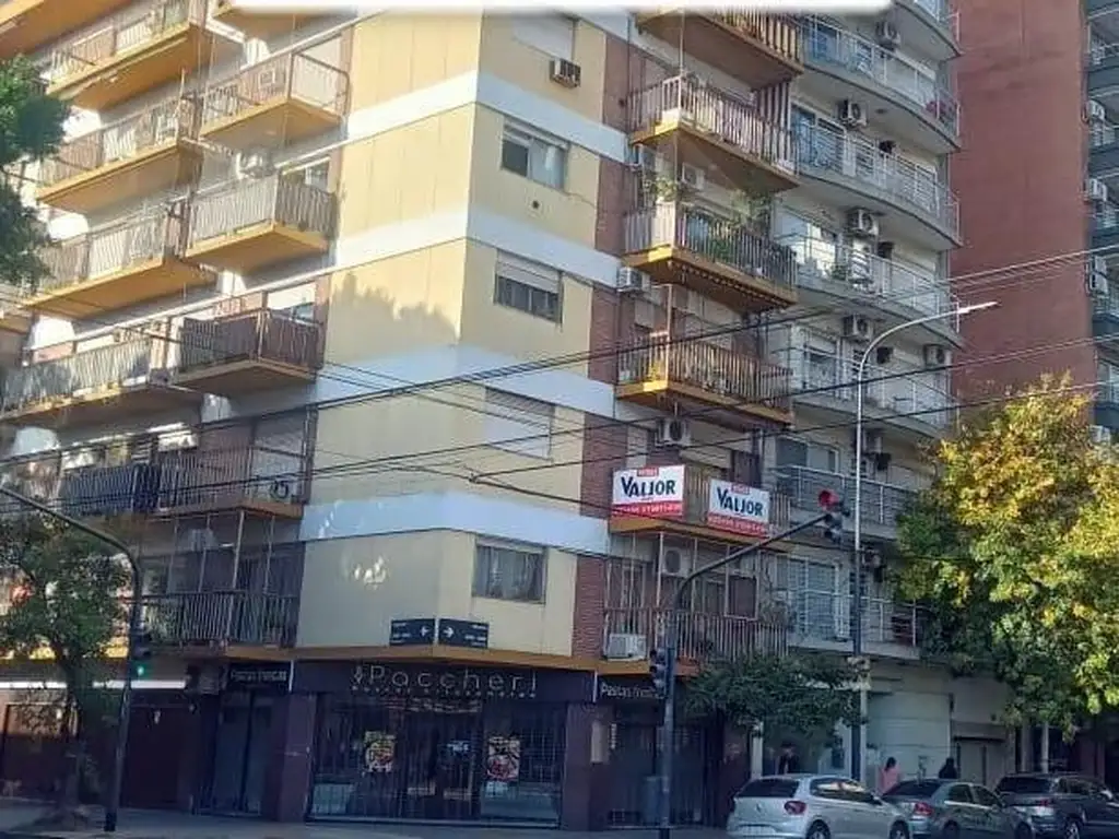 Lugones al 2400