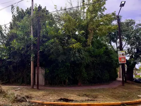 Oportunidad! Lote/Casa en Esquina a RECICLAR/DEMOLER.