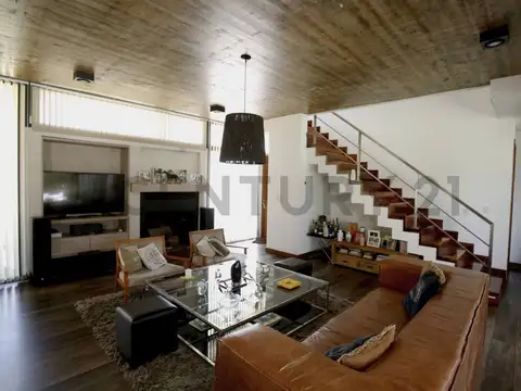 CASA EN VENTA EN LA VICTORIA - AREA 60 DE TRES DORMITORIOS