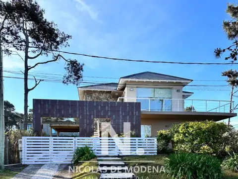 Casa de 6 dormitorios en venta proximo al mar, Montoya Punta del Este