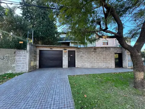 Departamento con cochera. Luminoso y funcional