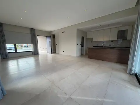 Casa 4 ambientes con 3 baños