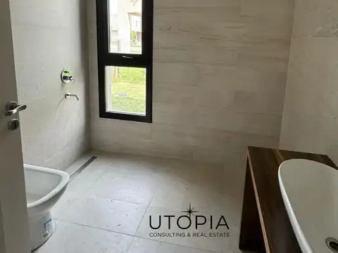 Casa 4 ambientes con 3 baños