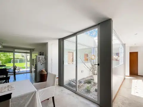 Casa 5 ambientes con 4 baños