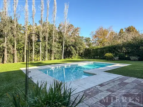 Casa en Venta con 2 cocheras