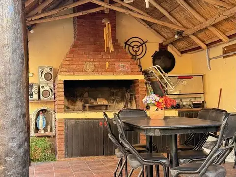 HERMOSA CASA A LA VENTA EN GODOY CRUZ