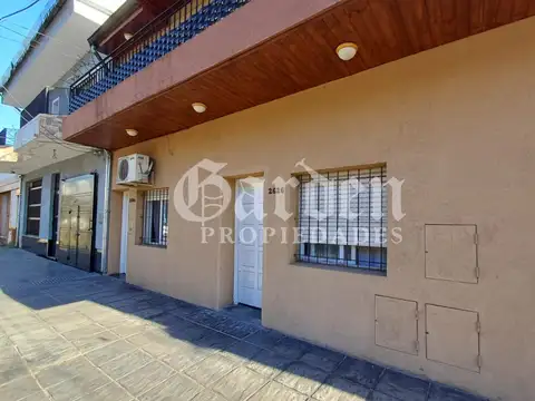 PH de 2 ambientes en alquiler. Living/Comedor. Dormitorio. Ubicación céntrica. SIN EXPENSAS