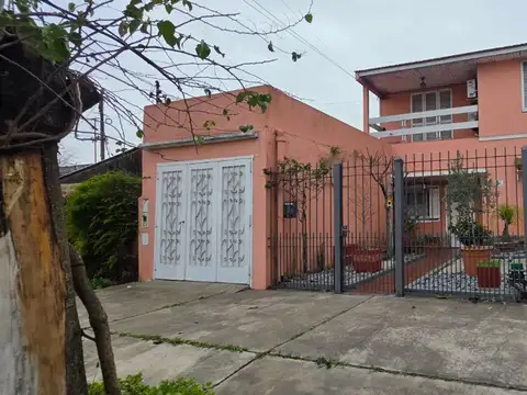 DOS CASAS VENTA EN BANFIELD CON GARAGE Y PATIO