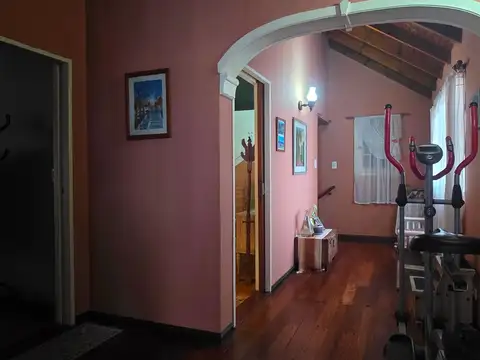 DOS CASAS VENTA EN BANFIELD CON GARAGE Y PATIO