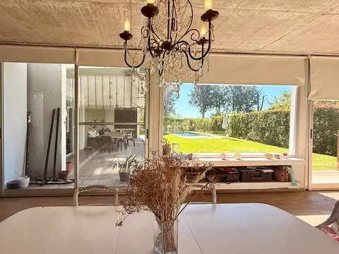 Casa en Venta con 2 cocheras