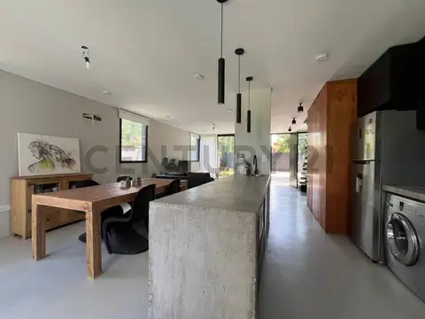 Casa en Alquiler en City Bell, USD 1.400