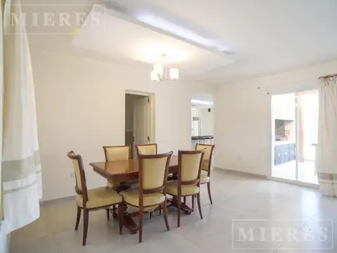 Casa en Alquiler Temporal con 2 cocheras