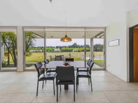Casa 6 ambientes con 3 baños