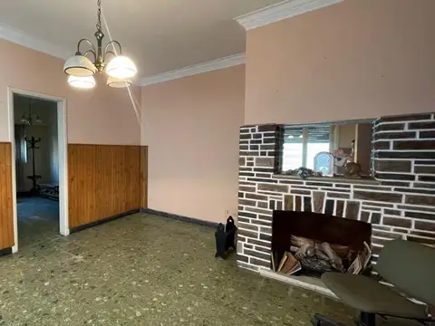 Casa 6 ambientes con 1 baño