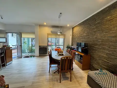 Casa 6 ambientes con 2 baños