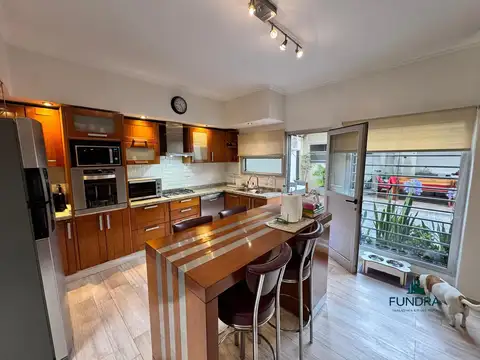 VENTA CASA 6 AMBIENTES BERNAL