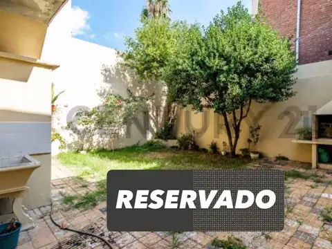 Venta PH 4 ambientes en Villa Devoto con jardín, cochera y terraza