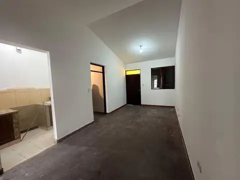 Casa 6 ambientes con 1 baño
