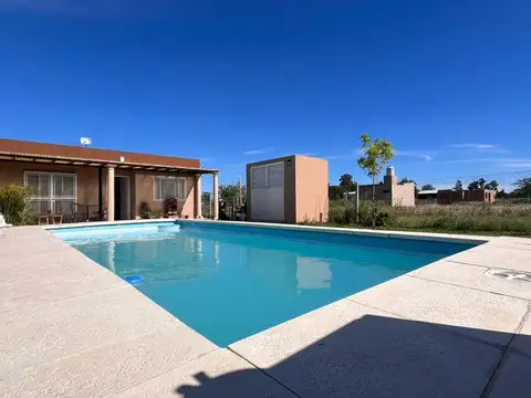 VENTA CASA 1 DORM.   PARQUE   PILETA - BARRIO LA ESCONDIDA, CALLE 87 ENTRE 162 Y 162BIS - LOS HORNOS