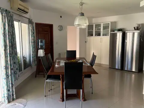 CASA EN VENTA CON GRAN PARQUE Y PILETA - FINCAS DEL SUR I