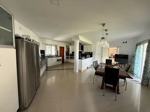 Casa 7 ambientes con 3 baños