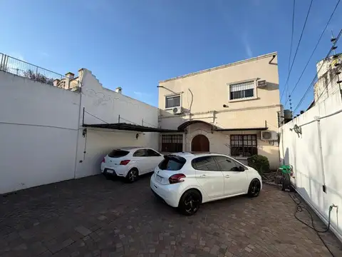 Casa en Venta con 6 cocheras