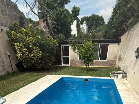 Casa 6 Amb sobre Lote 9x50, Piscina/sauna en Versalles