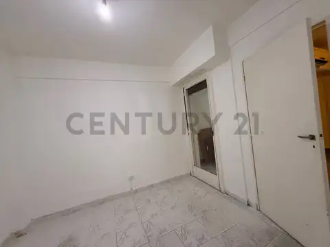 Muy buen departamento de 2 amb en alquiler sobre Av. Gaona en Villa General Mitre