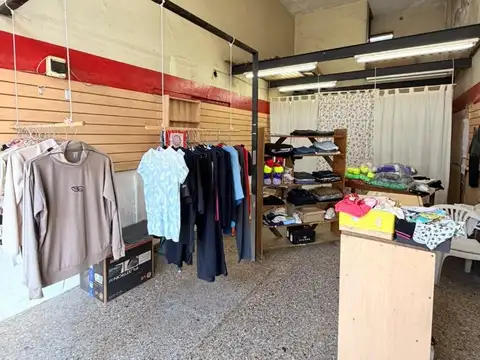 Local en Alquiler en Castelar Norte, $ 400.000