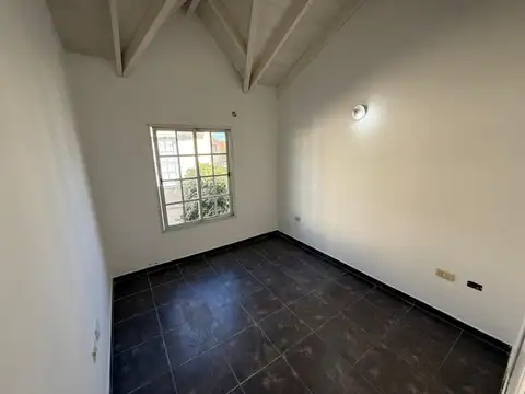 Depto Tipo Casa en Alquiler con 1 cocheras