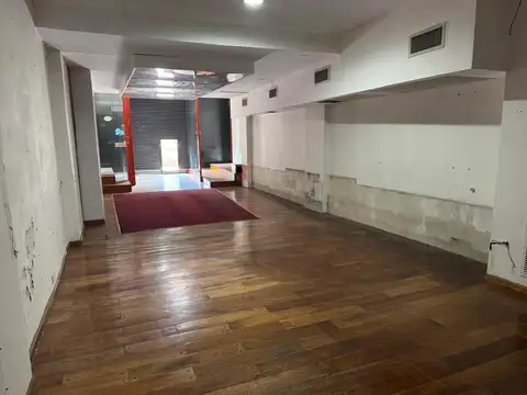 VENTA- 2 LOCALES EN PLENO CENTRO DE MORON-