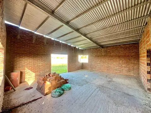 SE VENDE TERRENO CON CONSTRUCCION