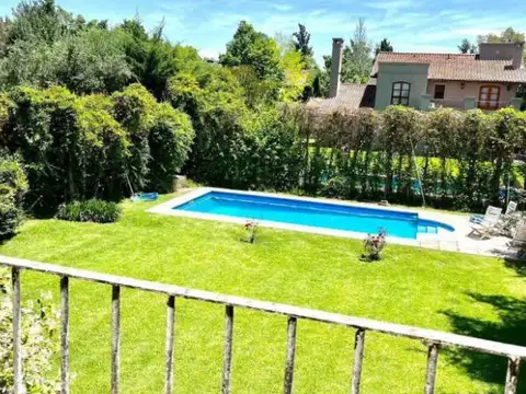 Venta Casa Apto Crédito! en La Campiña Pilar A REFACCIONAR