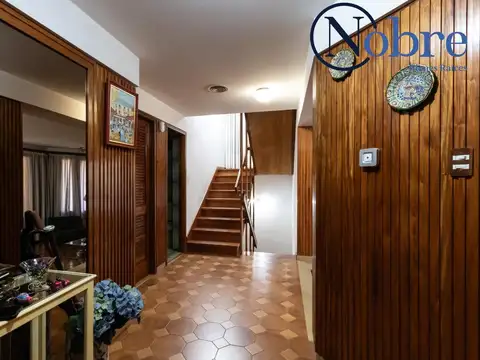 Casa en Venta con 5 cocheras