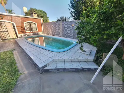 Casa 2 dormitorios con cochera amoblada
