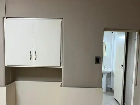 Oficina 10 ambientes con 5 baños