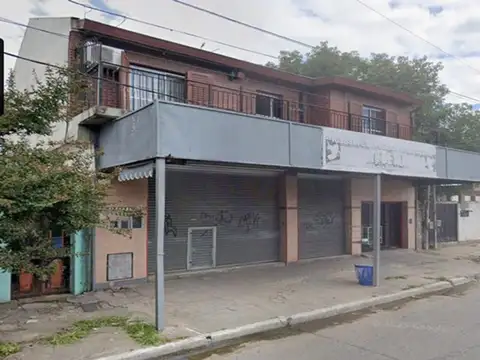 CASA CON LOCAL