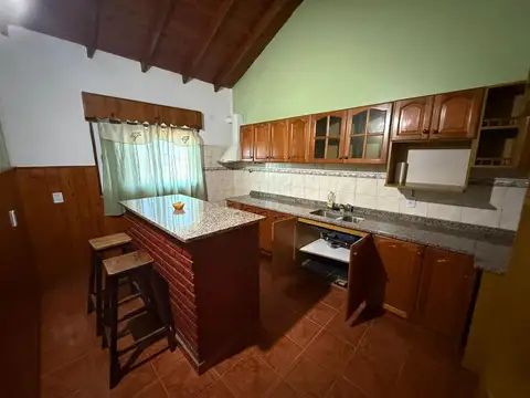 CASA CON LOCAL