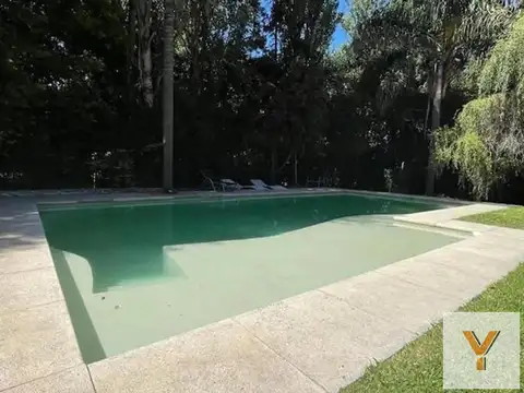 Casa en Venta con 3 cocheras