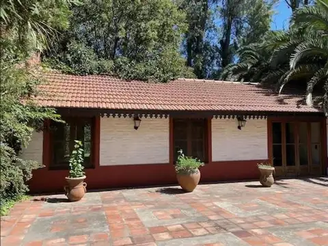 Casa en venta - 3 Dormitorios 4 Baños - Marcos Paz