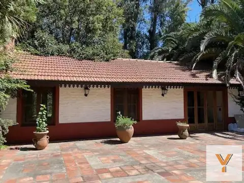 Casa en venta - 3 Dormitorios 4 Baños - Marcos Paz