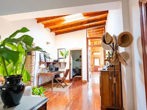Casa 4 ambientes con 2 baños