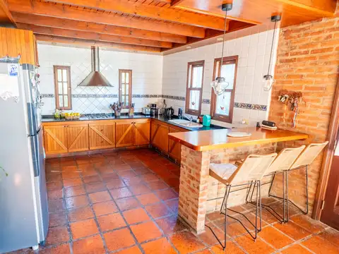 VENTA CASA 4 AMB, EN PEDRO MARTINI, ZÁRATE.