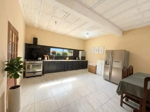 Casa con Piscina en Lote de mas de 1000 m2